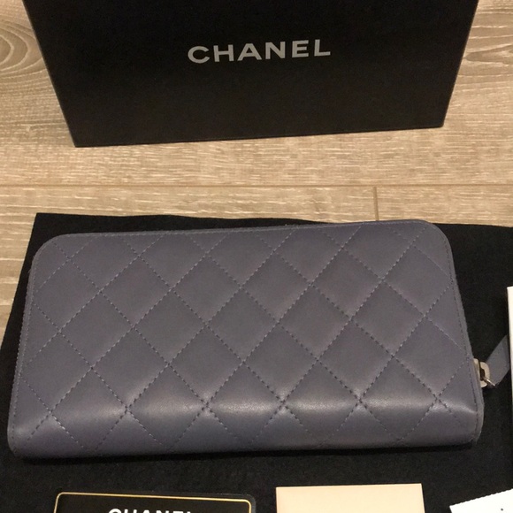 Chanel lavender wallet SHW zip around - Picture 3 of 8